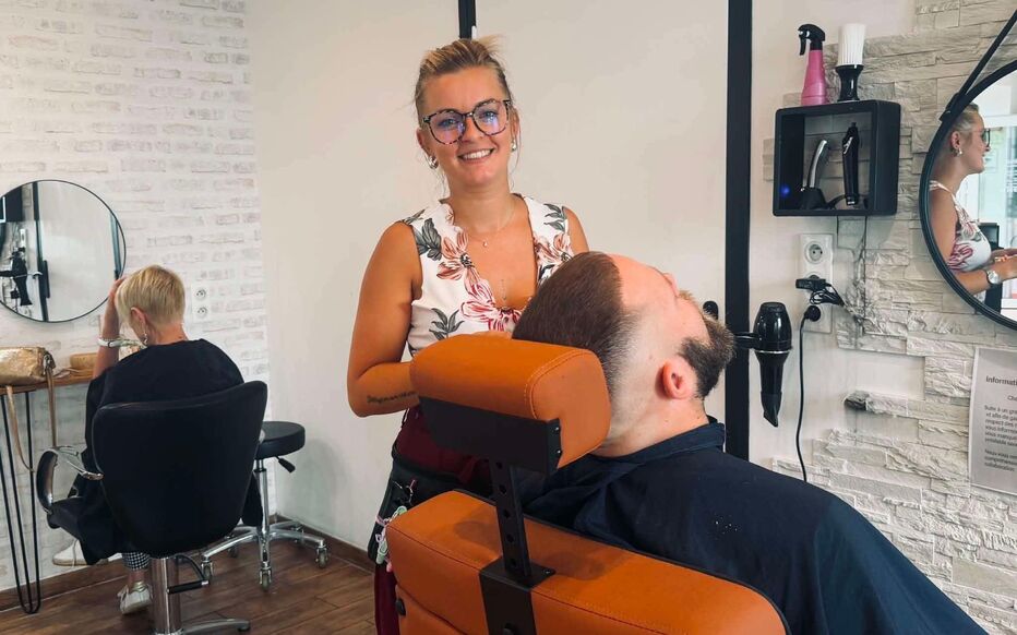Élodie, Coiffeuse à Nancy, cliente Agenza